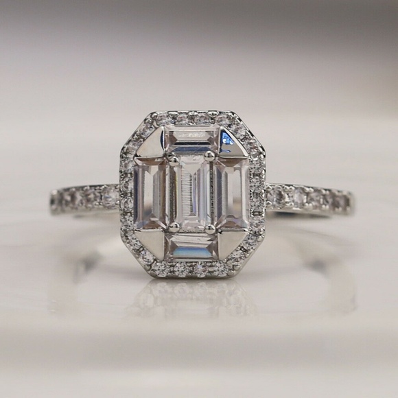 925 Silver Emerald Cut  White Sapphire Ring New - Picture 3 of 4